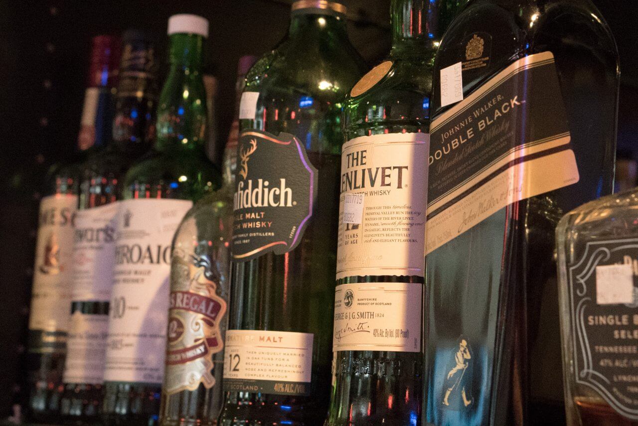 Whisky Mona Lounge Cigar Bar